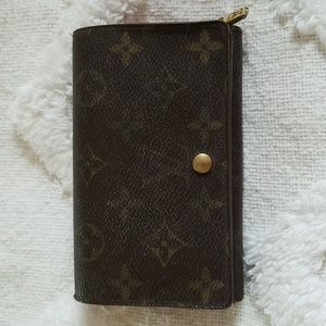 Louis Vuitton Tressor Zipper Wallet